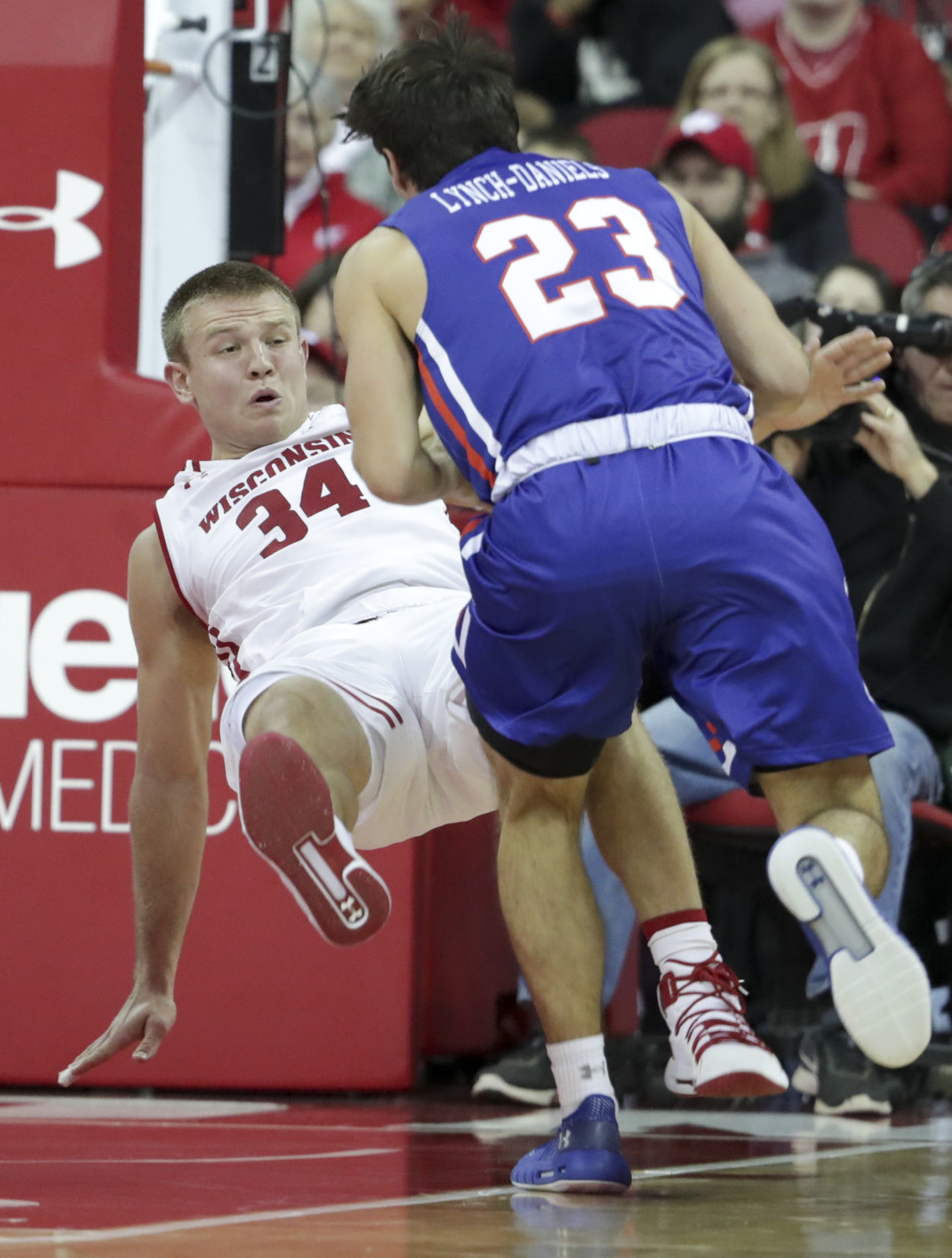 Badgers 96, Huskies 59